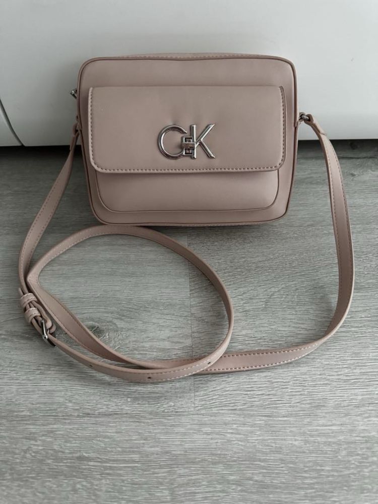 Torebka Calvin Klein Camera Back