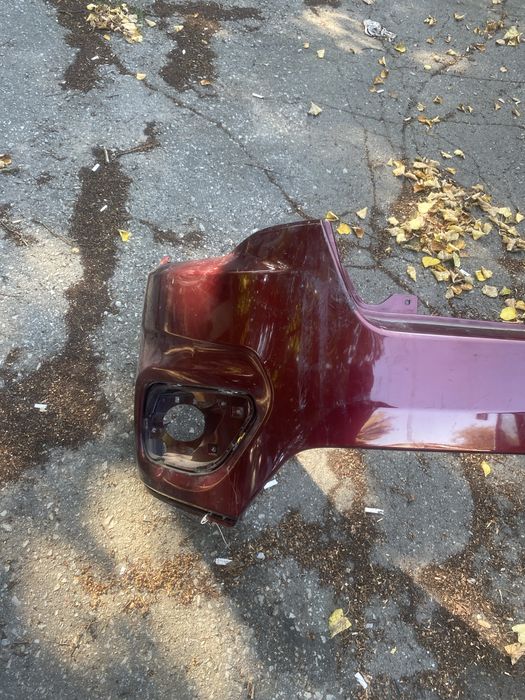 Бампер передній джип чірокі 2019 р рестайл червоного кольору оригінал