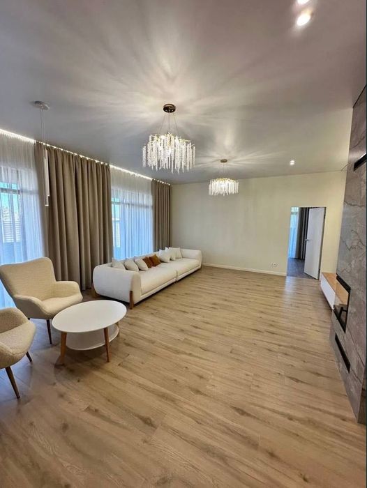 Новий будинок у престижному котеджному містечку