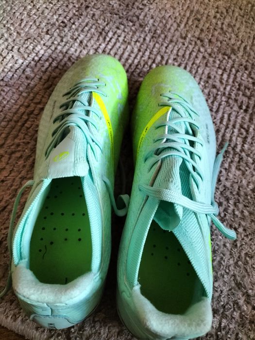 Chuteiras de Futebol tamanho 44