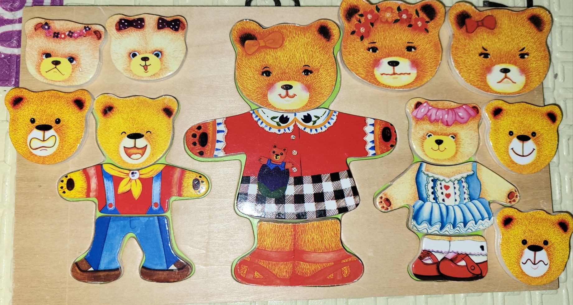 Продам дерев'яну іграшку "Одягни ведмедика"