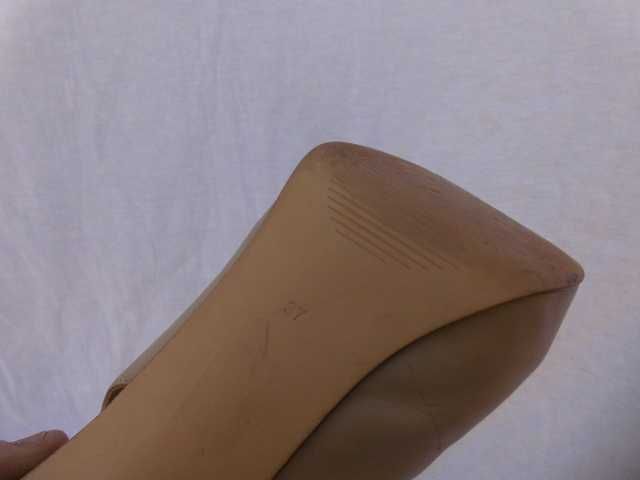 Guess skórzane beżowo- białe sandały szpilki 37