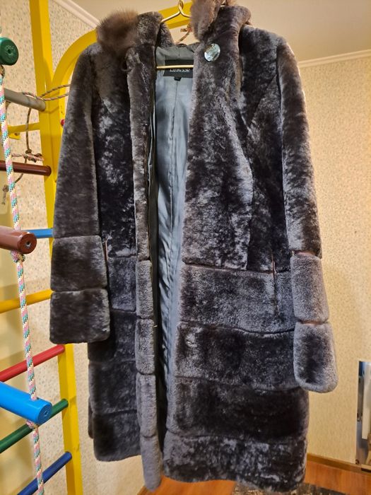 Шуба мутонова, перебувала в експлуатації 2 місяця.