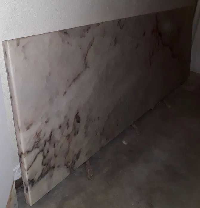 Pedra de bancada de cozinha em bom estado