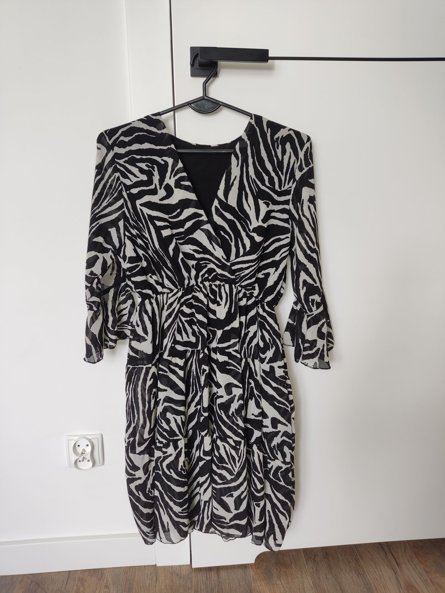 Piękna nowa sukienka print zebra