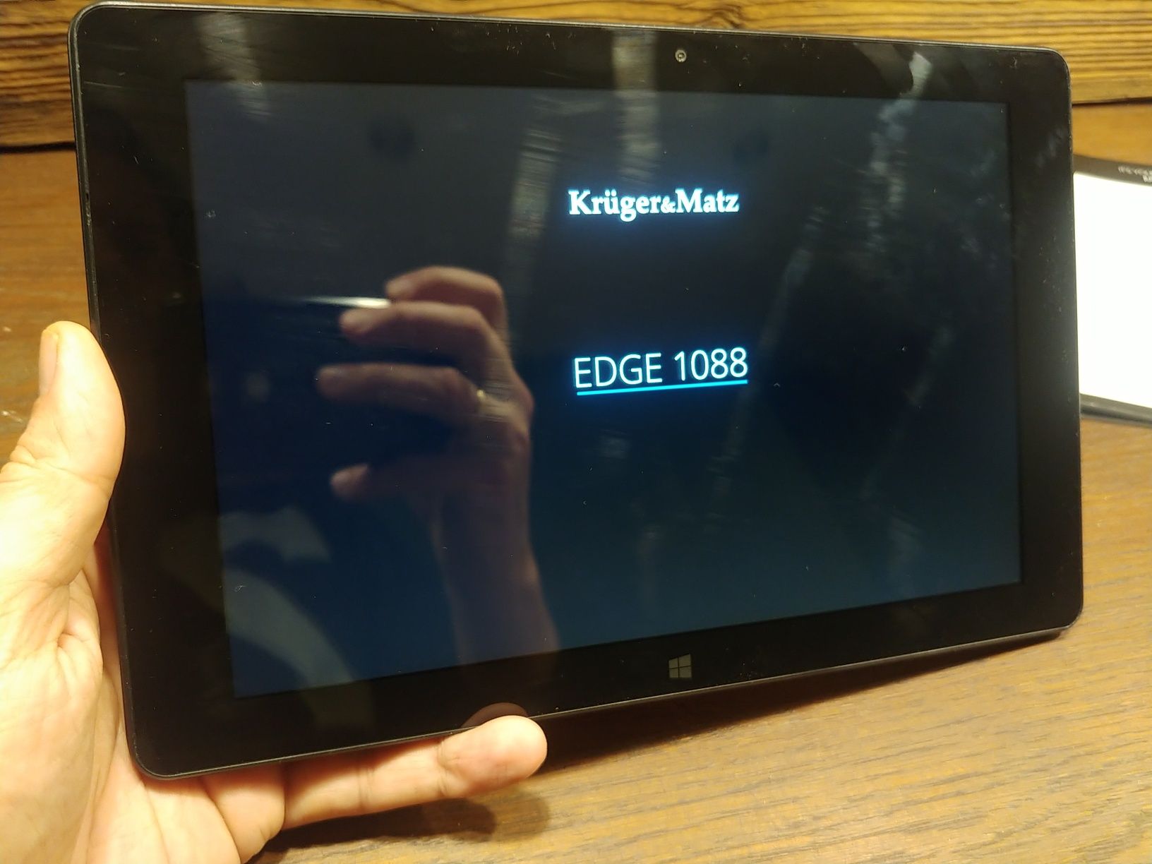 Tablet z klawiaturą 2 w 1. Kruger & Matz EDGE1088
