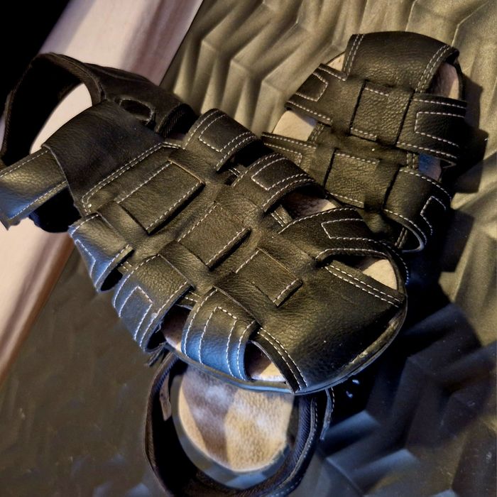 Sandálias s/novo .usado 2-3vez no max n 44.5
Estado realmente novo
N 4