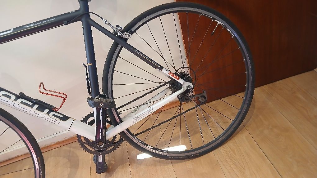 Bicicleta focus de estrada ou disporto em perfeito estado .