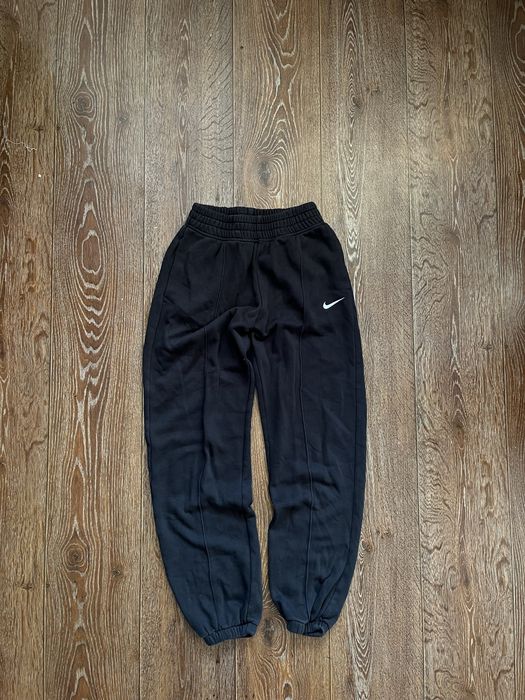 Чорні спортивки Nike