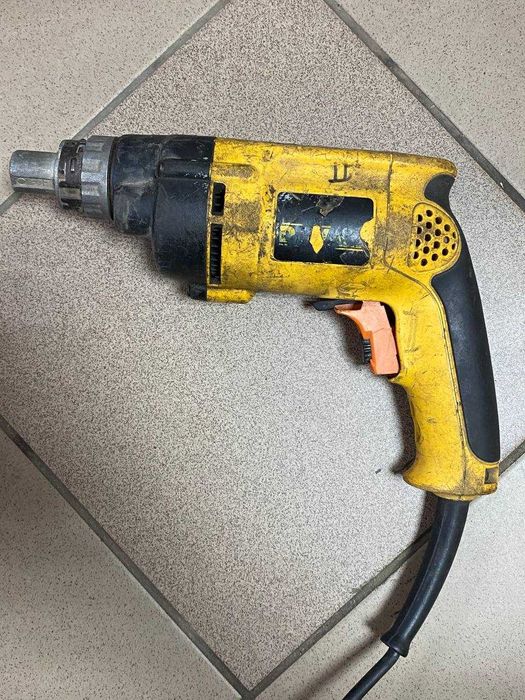 Шуруповерт мережевий Dewalt