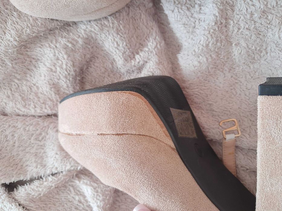 Buty na obcasie z playforną