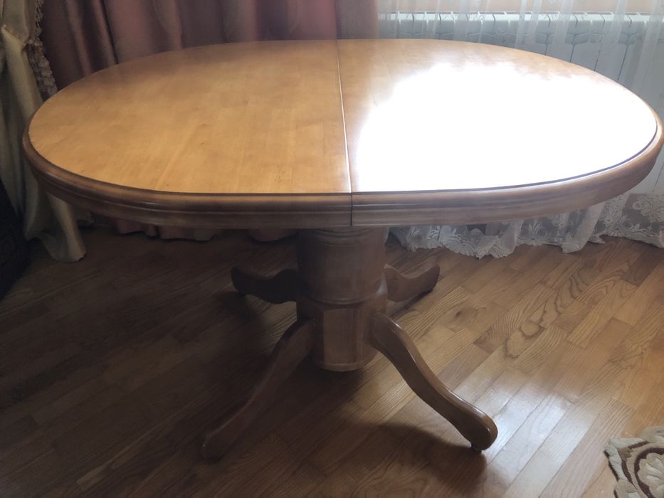 Продаю гарний стіл