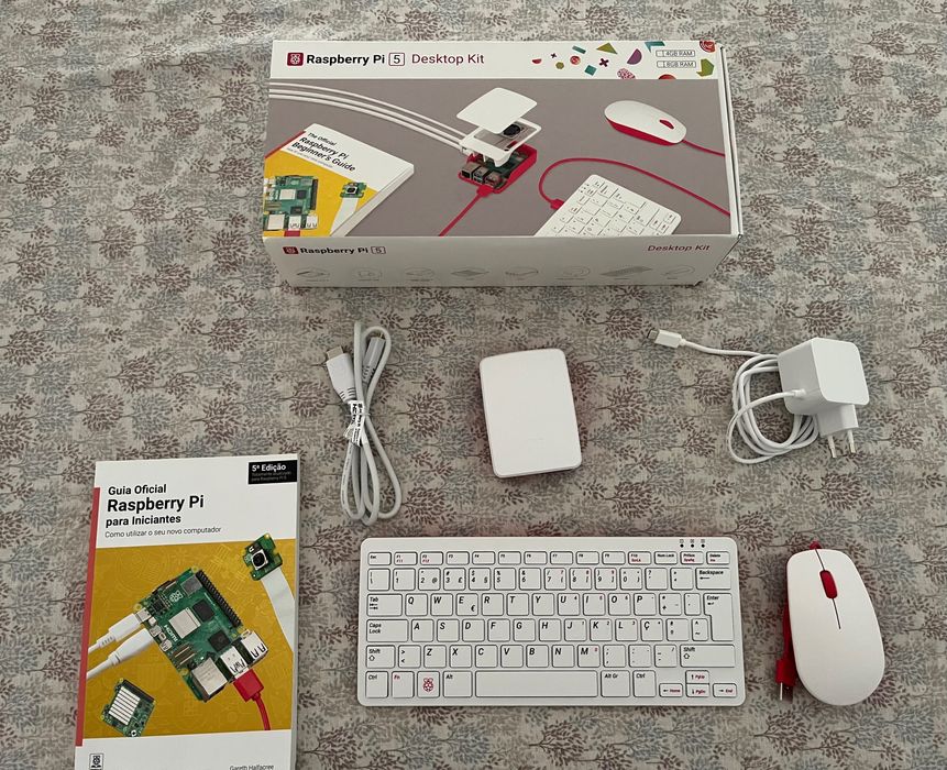 Raspberry Pi 5 4GB desktop kit (novo]