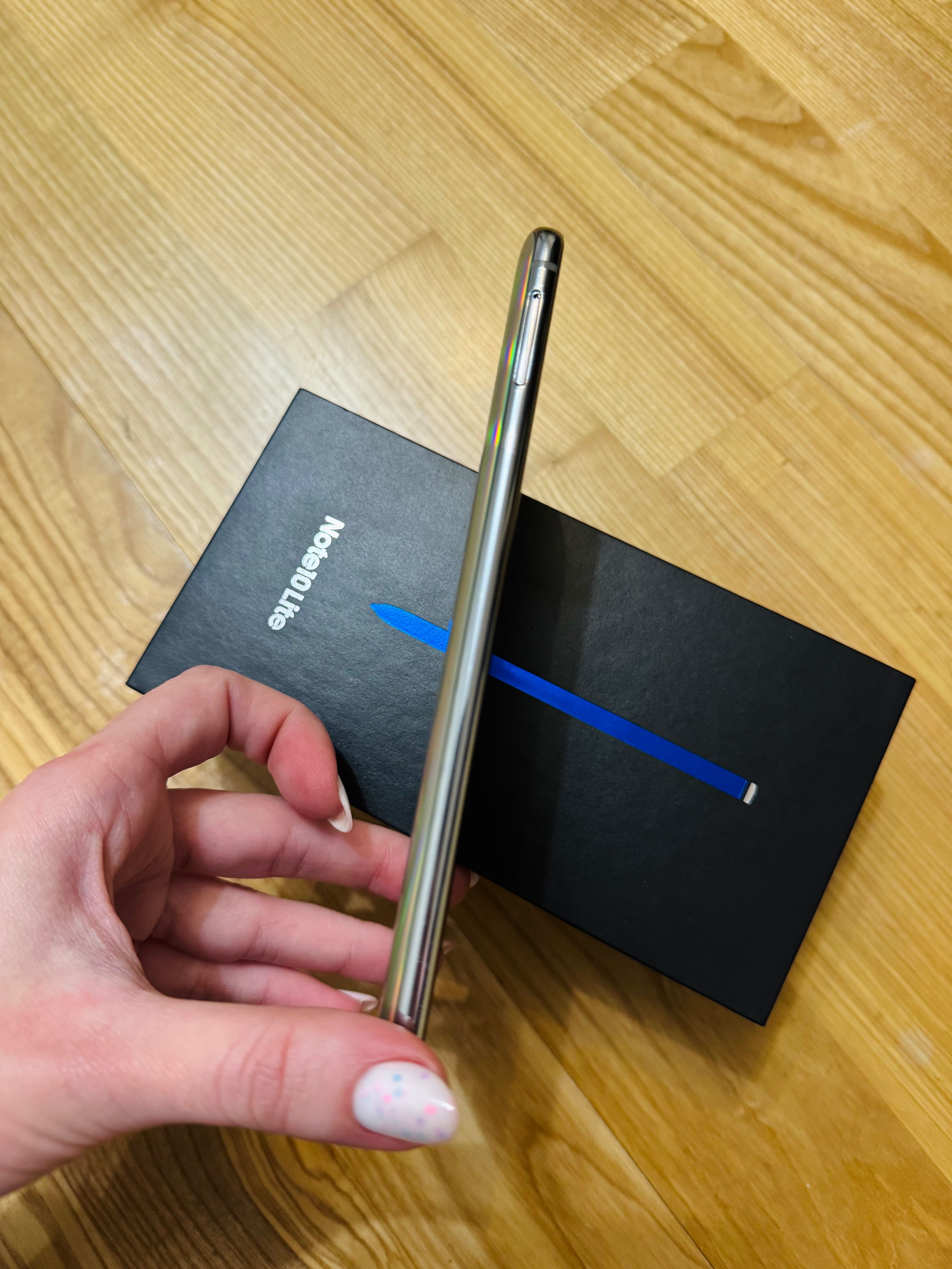 Телефон Samsung Galaxy Note 10 Lite