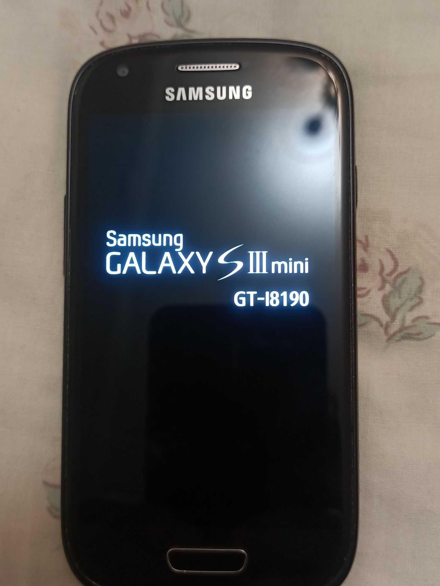 Мобильный телефон Samsung Galaxy S III mini I8190