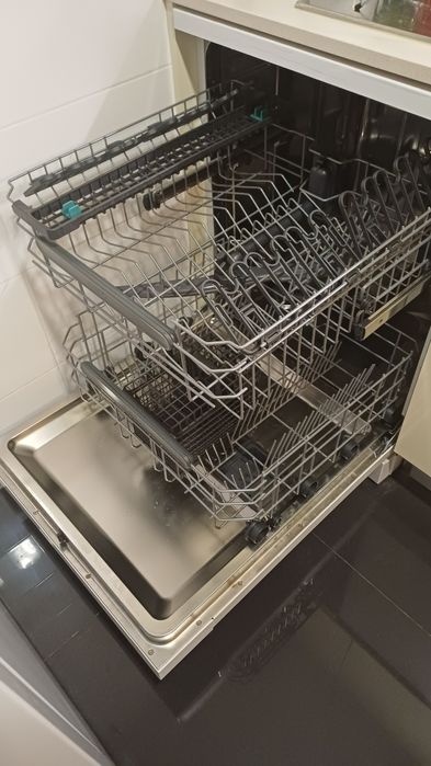 Máquina da Loiça CANDY (como nova)