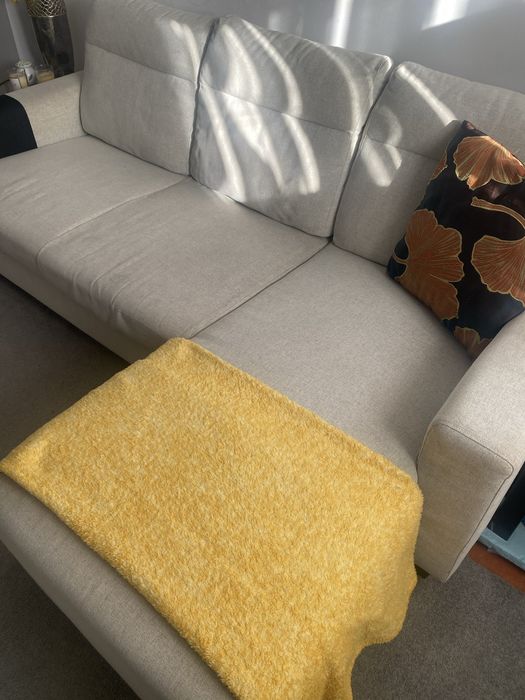 Sofá IKEA 3 lugares – Confortável, moderno e em ótimo estado!