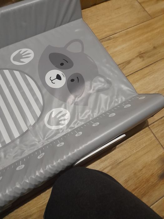 Przewijak firmy sensillo szary z systemem bezpieczeństwa