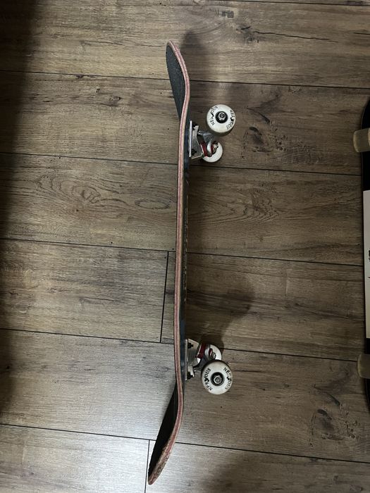 Dwie deskorolki nervous miniramp independent