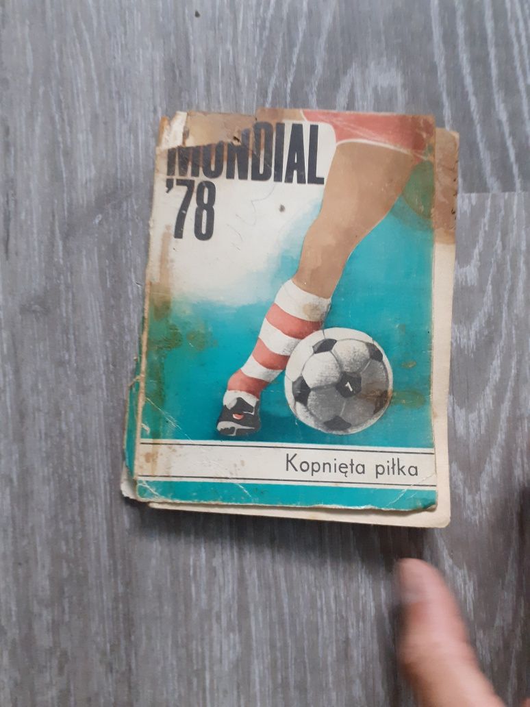 Książki piłka noźna z lat 80 PRL