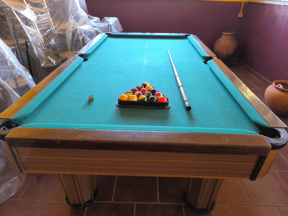 Bilhar usado em boas condições.