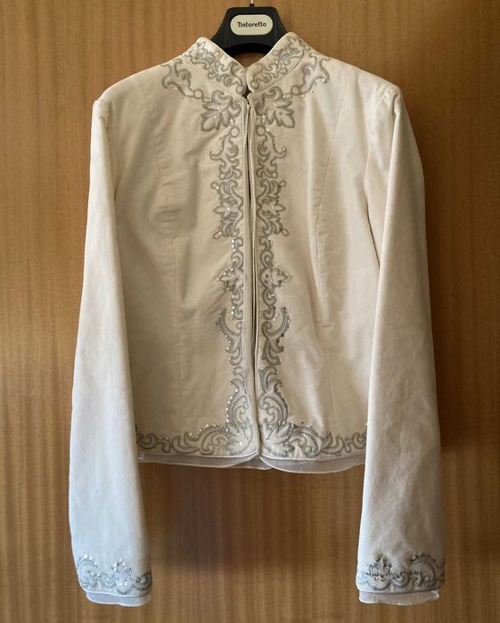 Casaco Tintoretto branco de veludo com bordado e aplicações