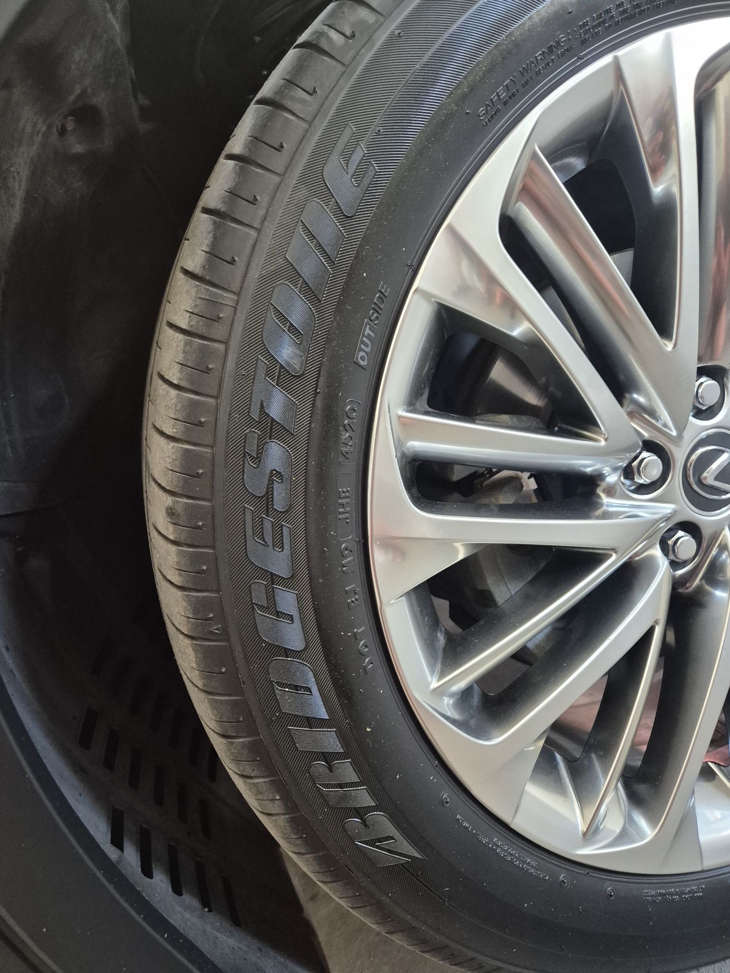 Bridgestone 235/55/R20