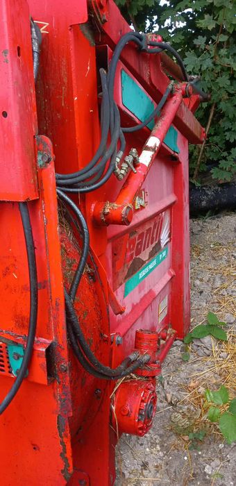 Ścielarka do słomy ,  do obory ,maszyna do słomy