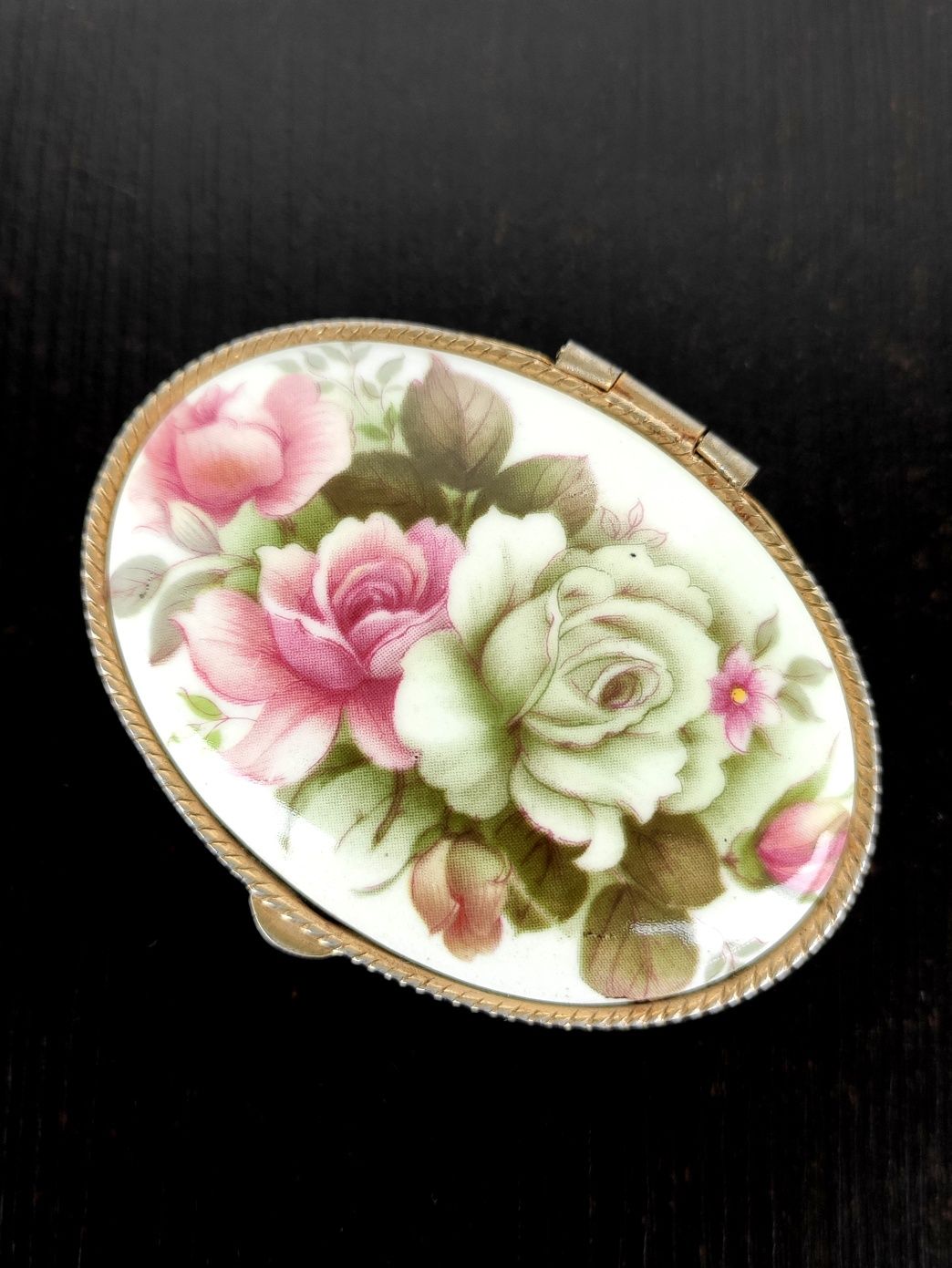 Vintage!Szkatułka metalowa,porcelanowa z kwiatami.