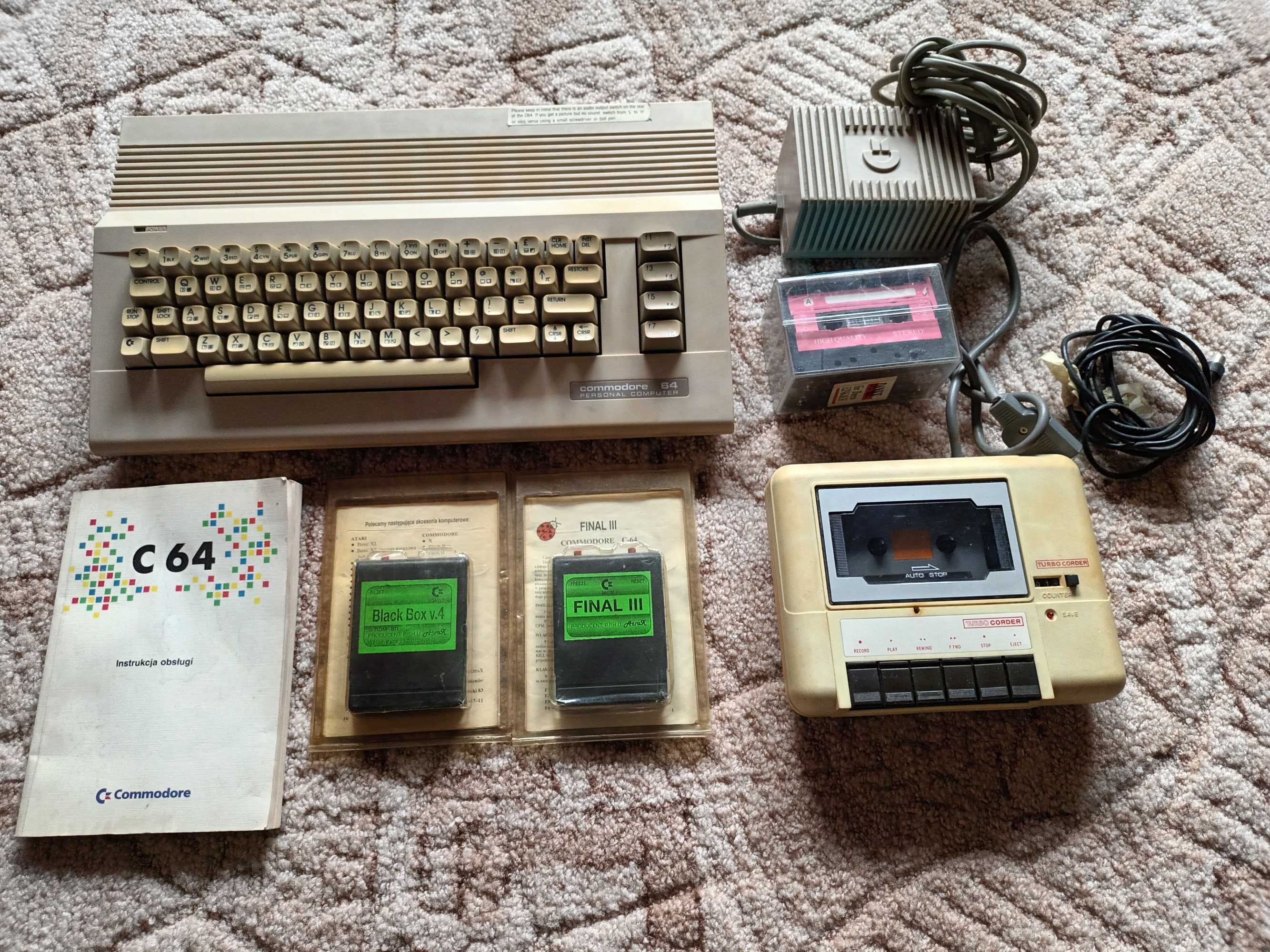 Komputer Commodore C64 wraz z zestawem - UNIKAT