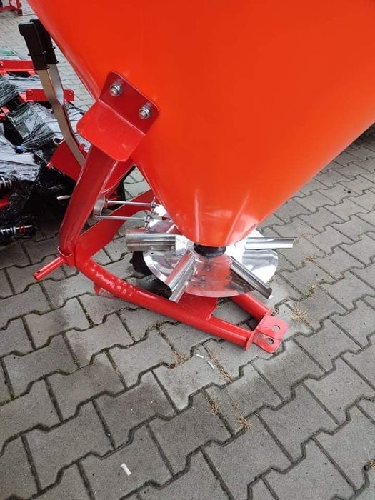 Nowy kosz do rozsiewania nawozu plastikowy lejek DOSTAWA