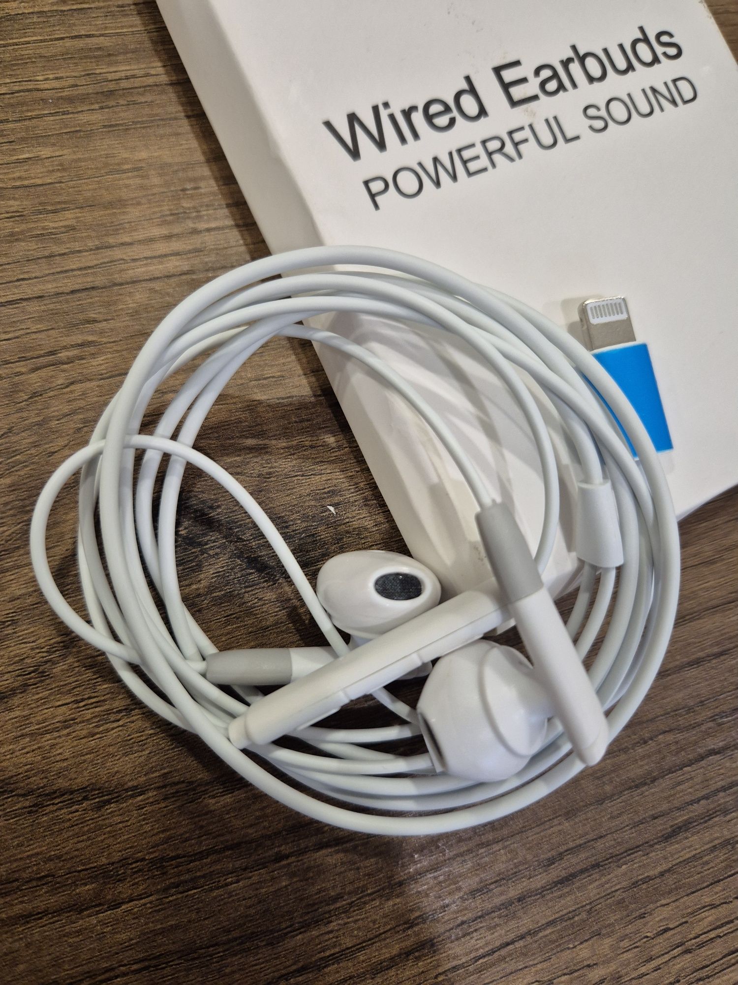 Fones de ouvido com fio (Wired Earbuds)