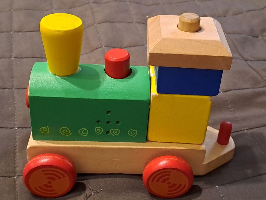 Pociąg drewniany z wagonami