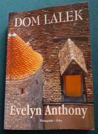 Dom lalek - Evelyn Anthony