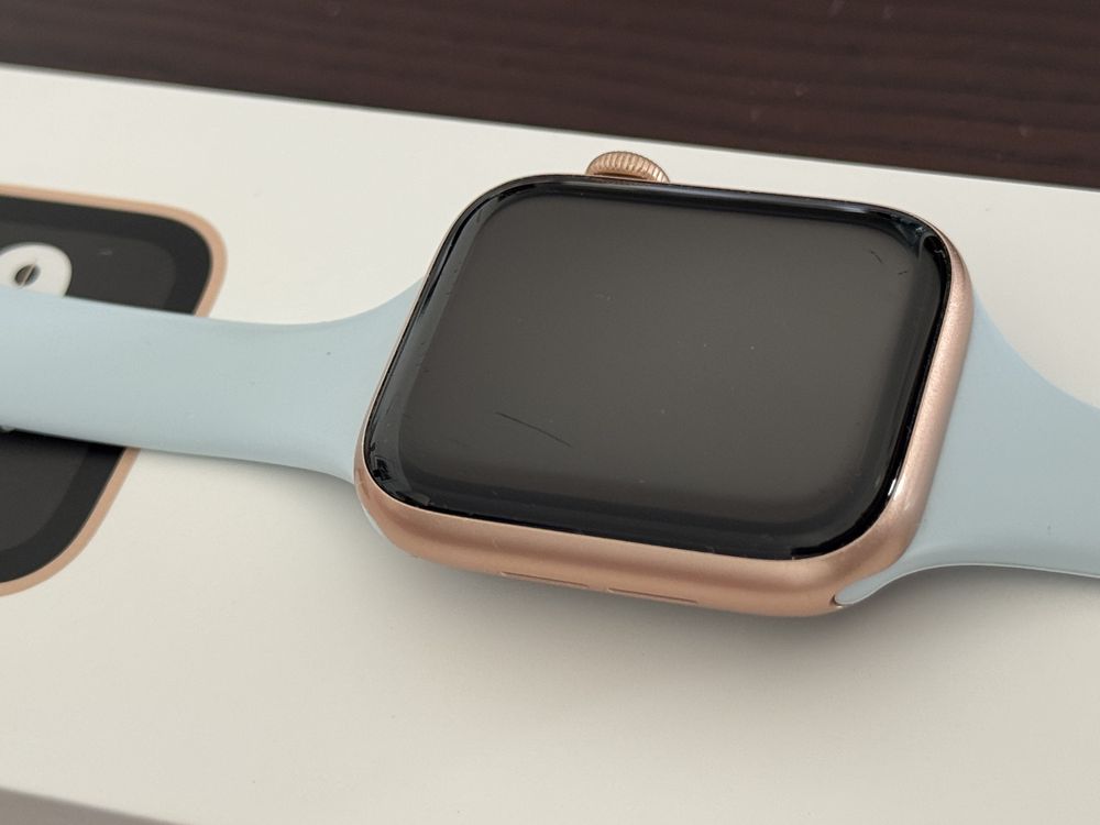 Apple Watch SE 44 mm Gold Alu Starlight Cellular + 7 pasków + pudełko