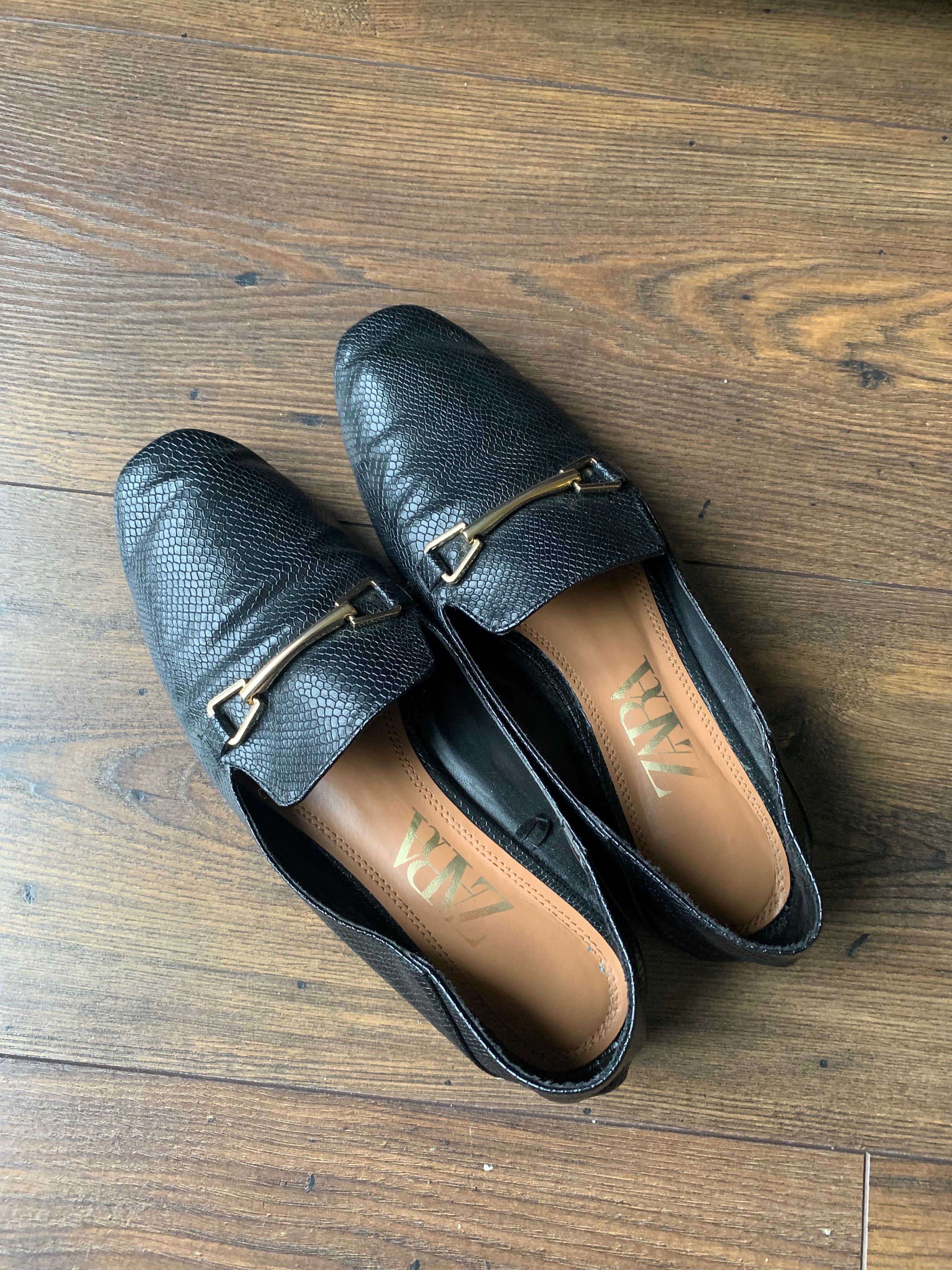 Buty na płaskiej podeszwie mokasyny czarne w zwierzęcy deseń Zara 37