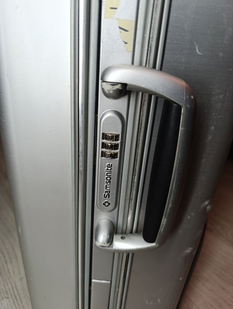Walizka aluminiowa Samsonite