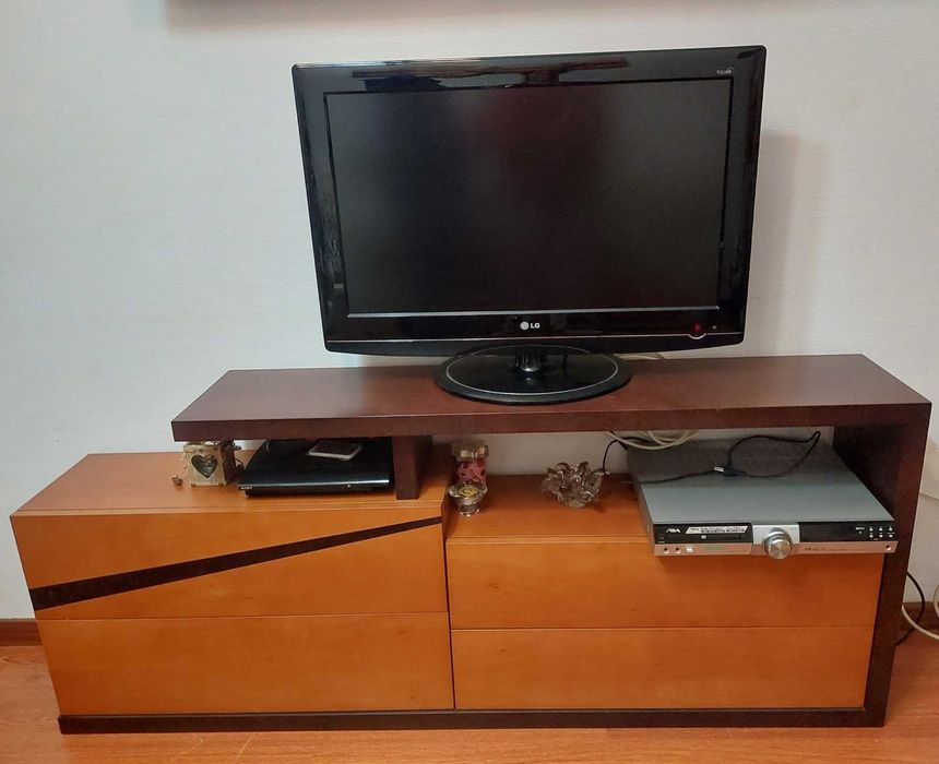 Aparador de Madeira – Excelente Estado