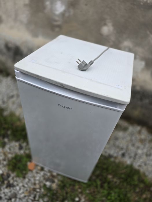 Mała zgrabna lodówka podblatowa stan bardzo dobry.