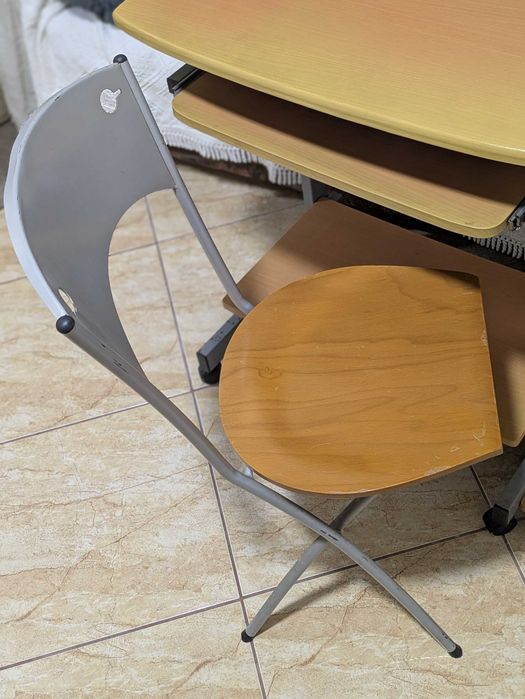 Vendo secretária e cadeira