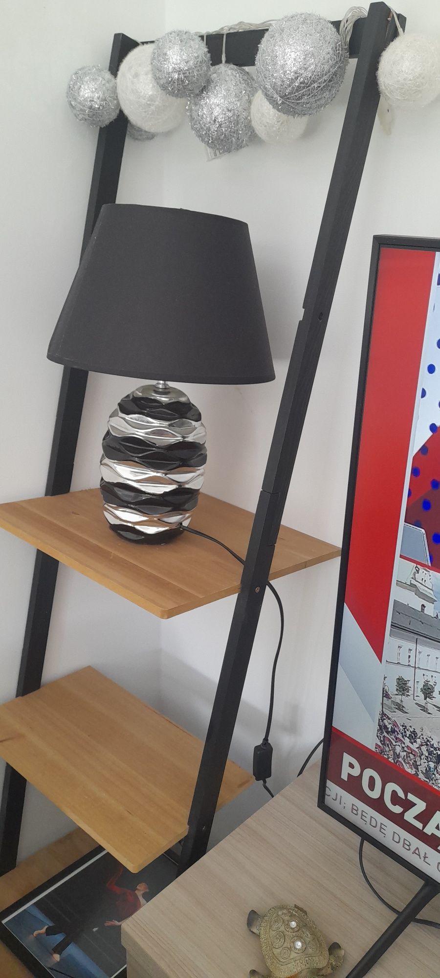 2 regały ozdobne