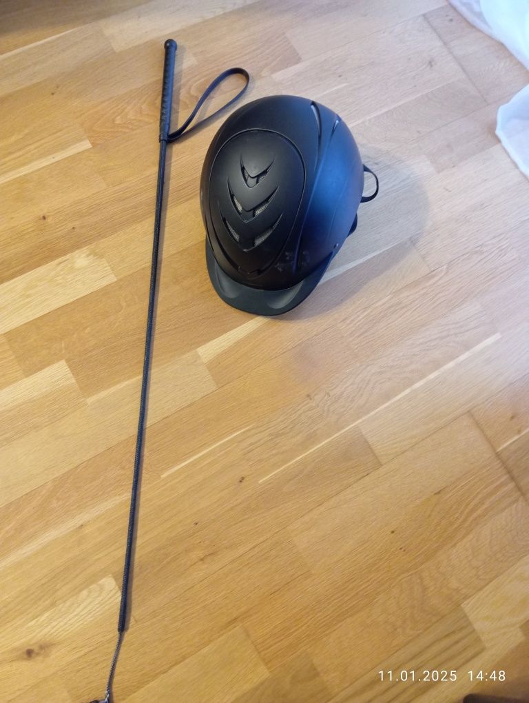 Kask i bacik jeździecki
