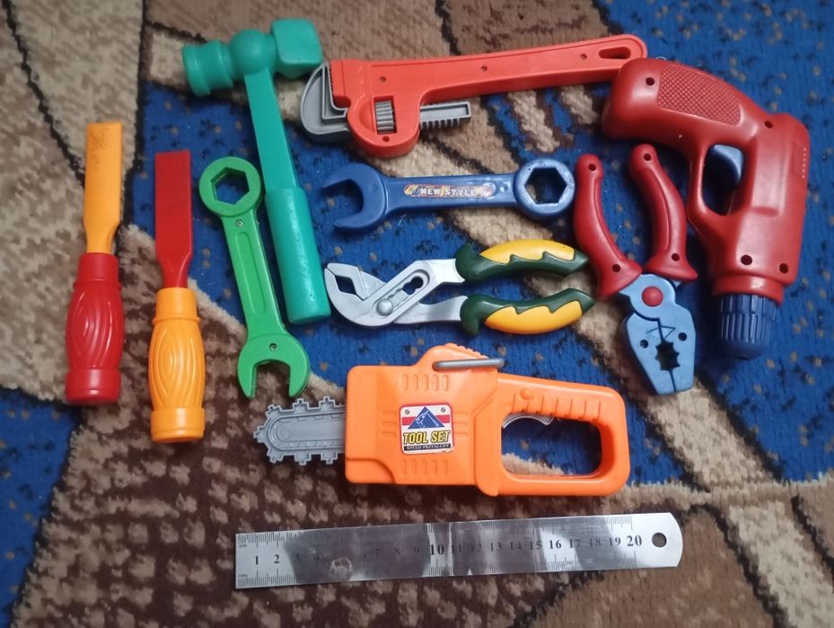 Продам набір дитячих інструментів