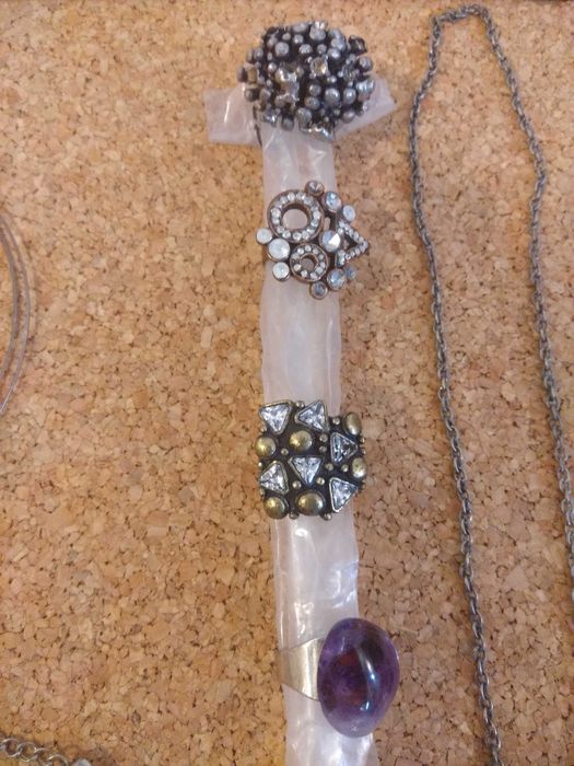 Conjunto de bijuteria - aneis, brincos, colares, bracelete