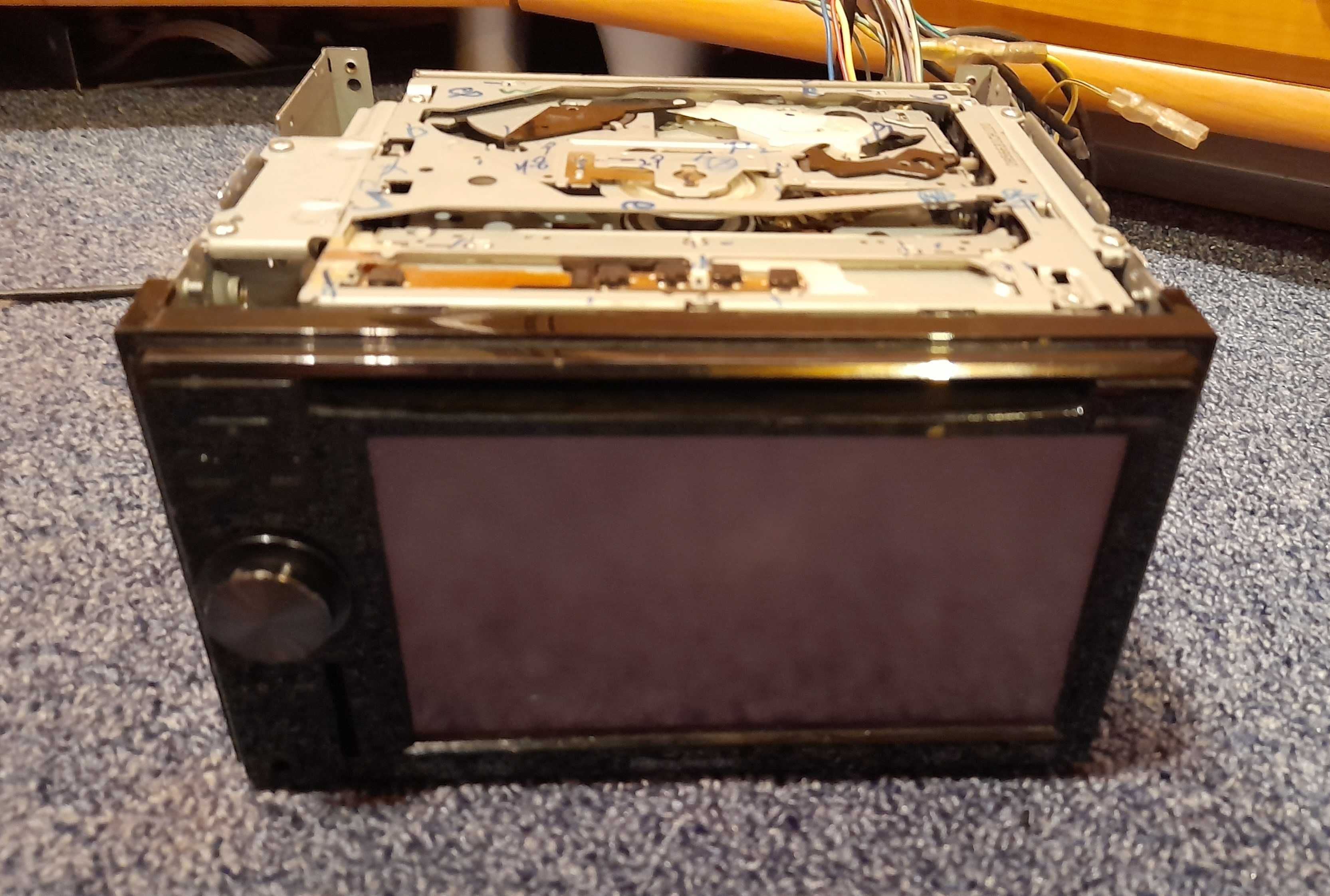Jednostka multimedialna PIONEER AVIC-F900BT USZKODZONA