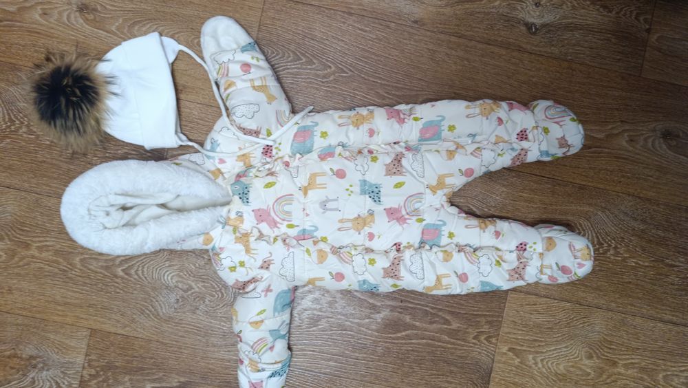 Зимовий комбінезон George 3-6місяців на розмір 68-74. Стан відмінний.