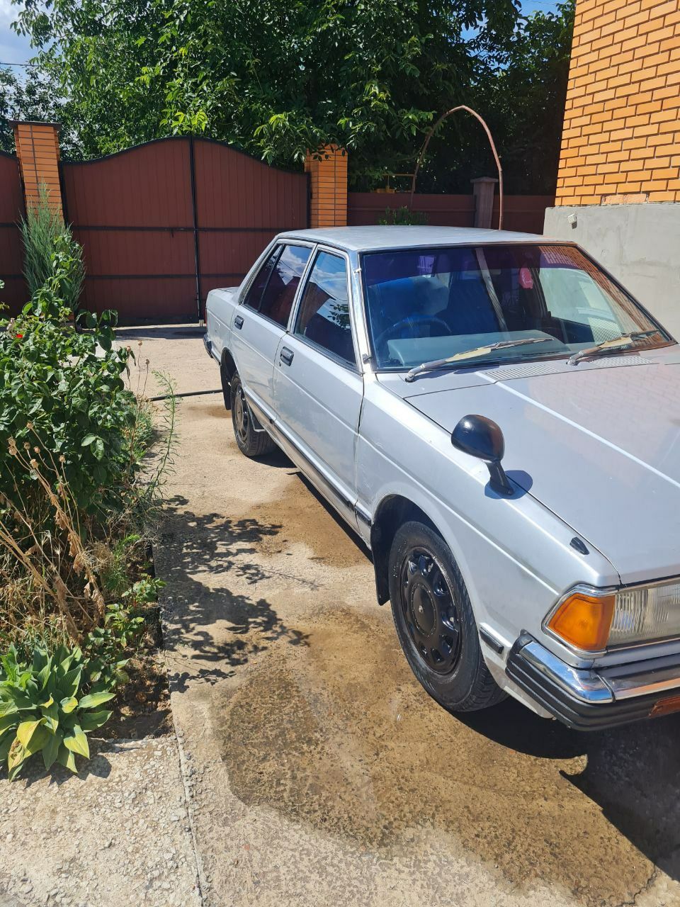 Nissan bluebird 910