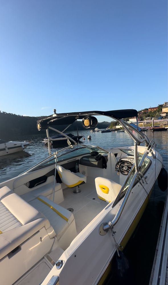 Barco Regal 2200