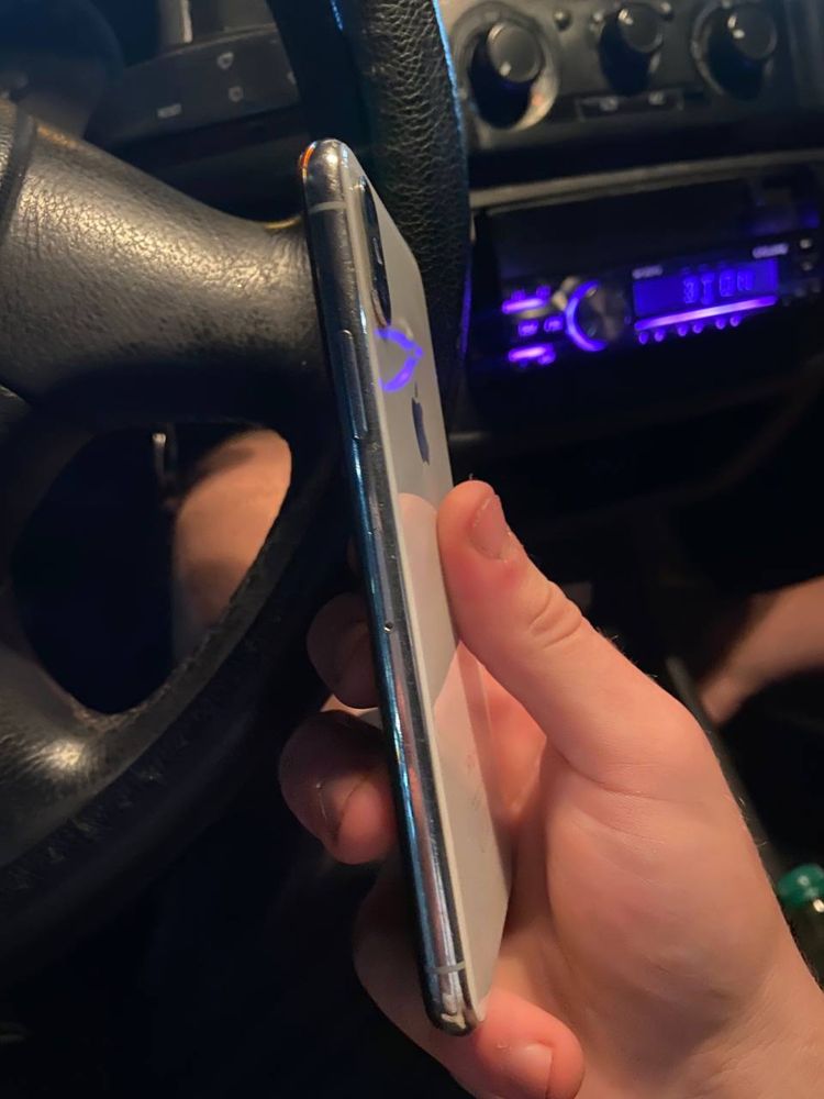 Продам iphone X 64