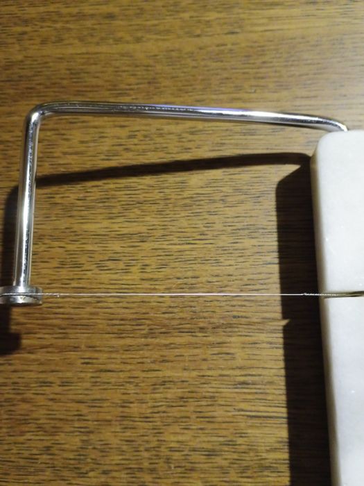 Marmurowa deska do krojenia sera.